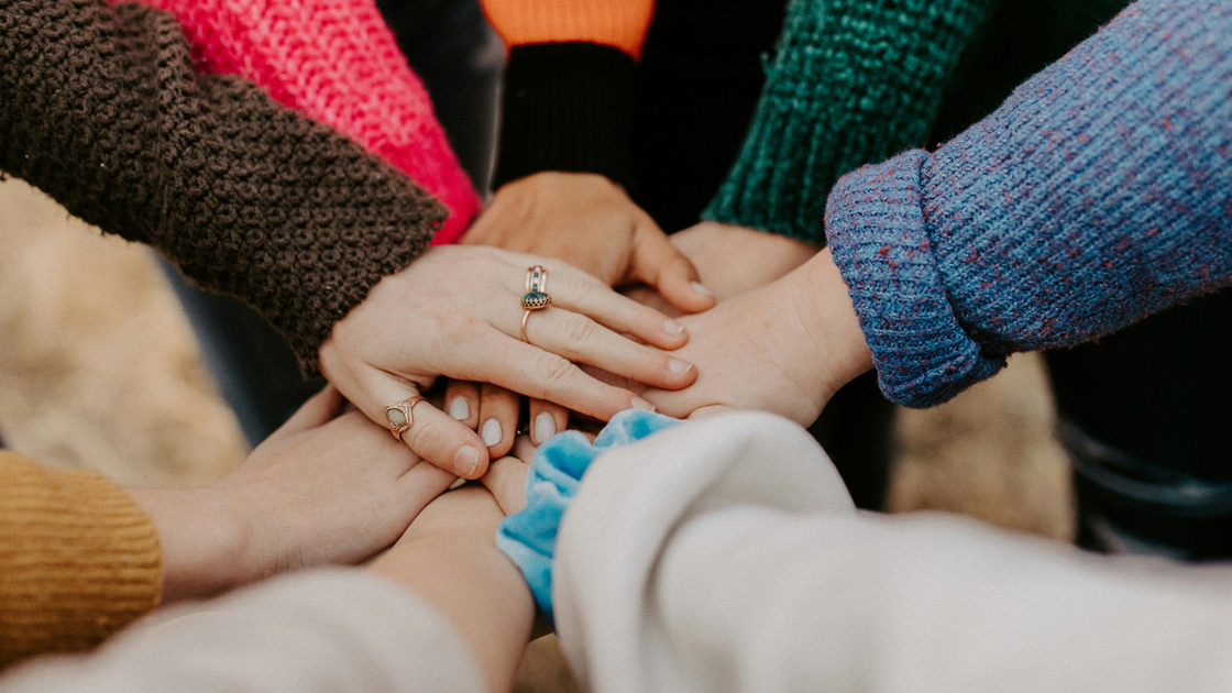 Vorschaubild: Glaube zwischen Liturgie und charismatischer Spontanität