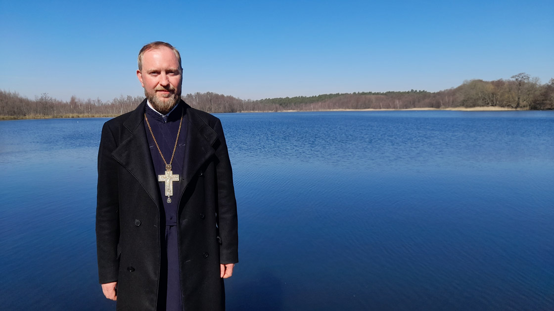 Russische Mönche helfen Ukrainern
