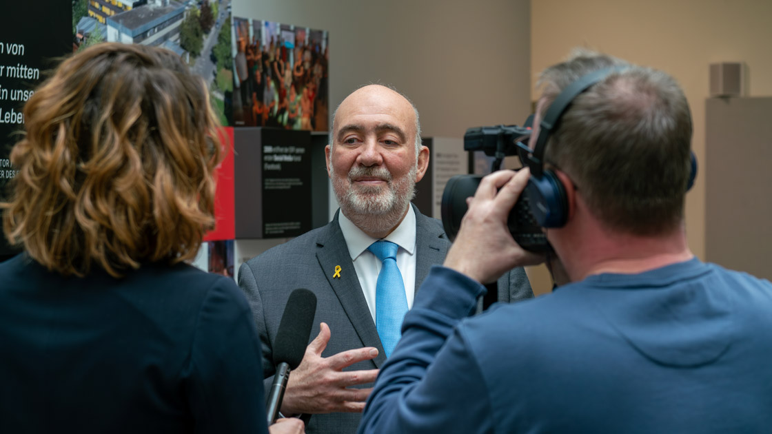 Der israelische Botschafter Ron Prosor.im Interview (Foto: ERF)