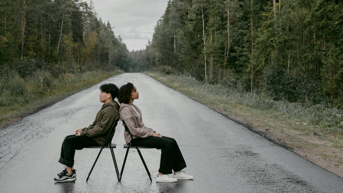 Vorschaubild: Zwischen den Stühlen