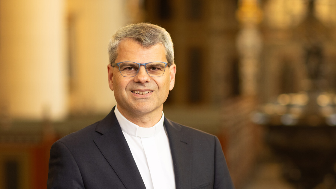 Bischof Dr. Oliver Schuegraf