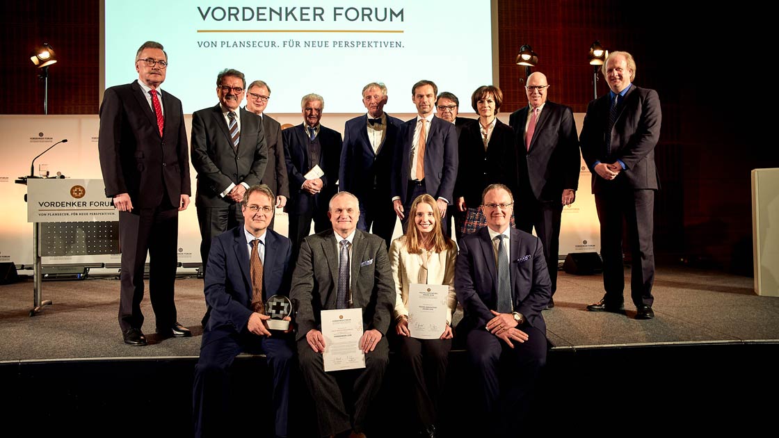 Bild der Preisträger mit der Jury des Vordenkerforums