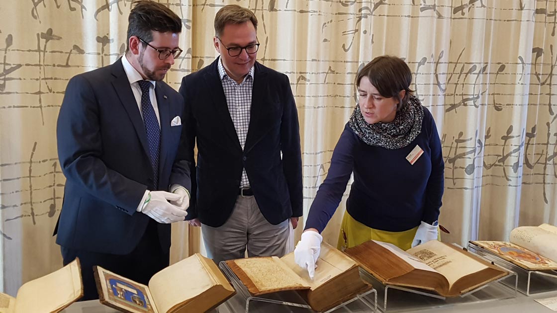 „Das ist wie Weihnachten“: im Krieg verlorengegangene Reformationsschriften kehren zurück nach Dresden
