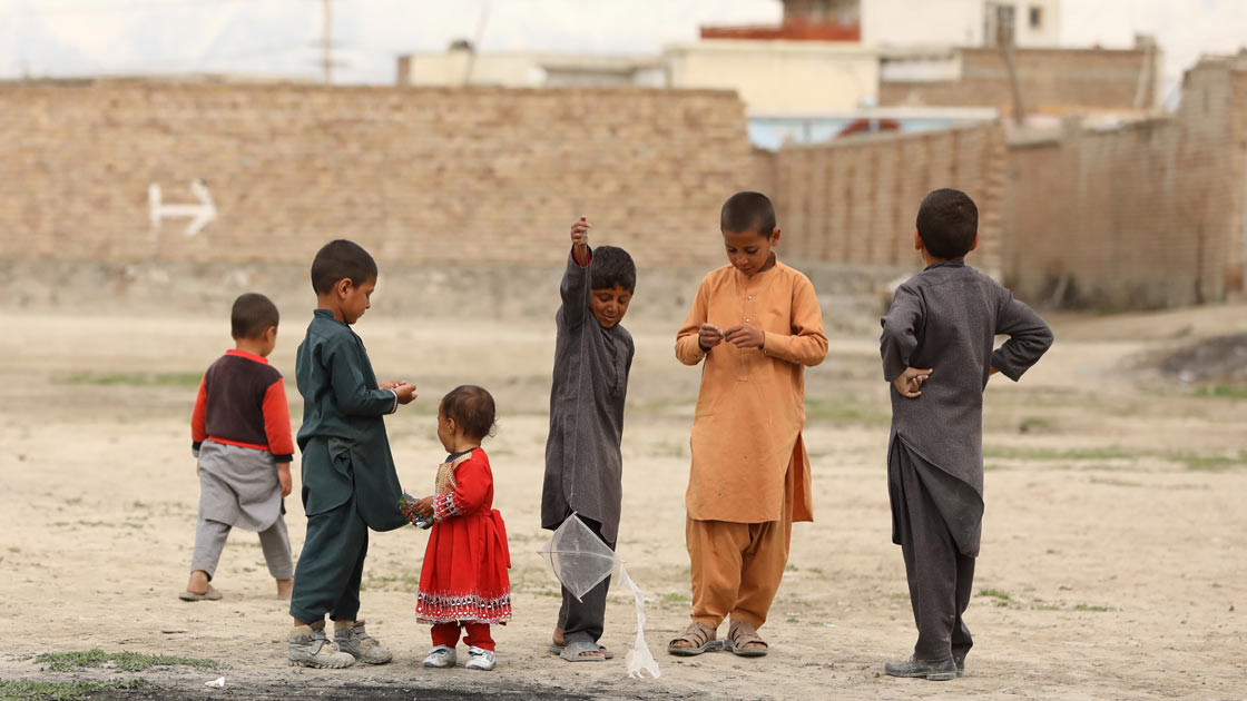 Nach Machtergreifung der Taliban: Kinder hungern in Afghanistan