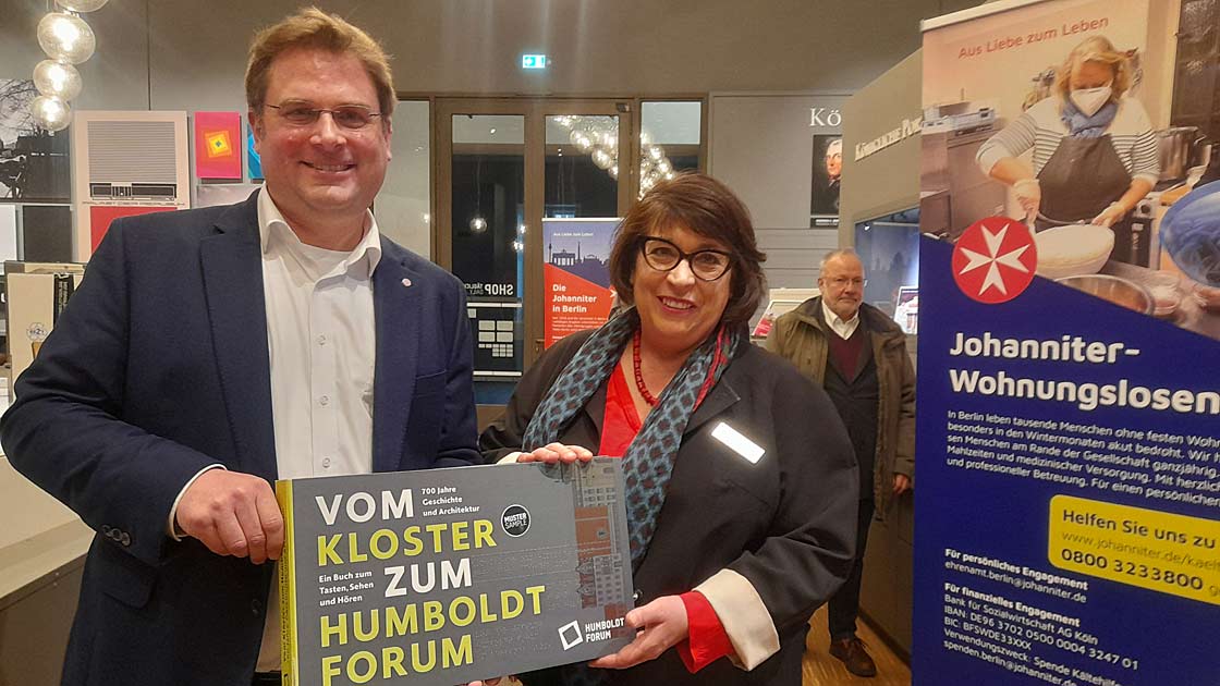 Björn Teuteberg (Chef der Berliner Johanniter) und Christine Rieffel-Braune (Vorstand der Stiftung Humboldt Forum) (Foto: Oliver Jeske / ERF)
