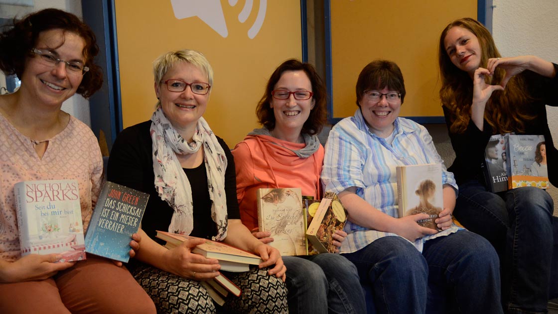 Vorstellung der Sommerlektüre. V.l.n.r.: Sigrid Offermann, Ute Heuser-Ludwig, Rebecca Schneebeli, Sabine Bohn, Tanja Rinsland