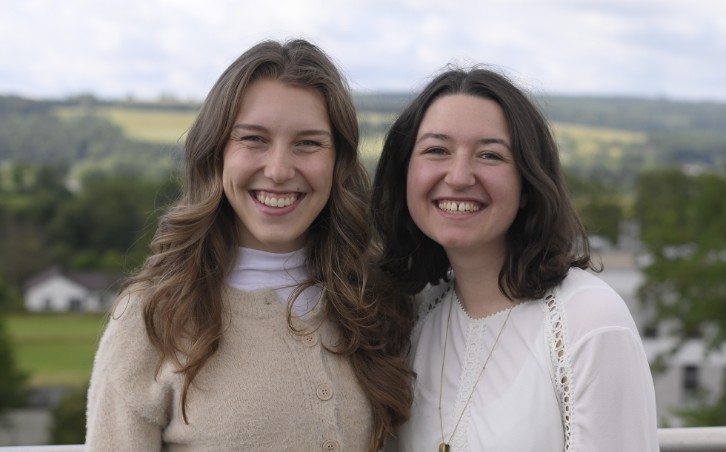 Sarah Marie und Ruth Hintenender