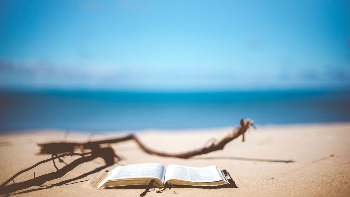 Vorschaubild: Urlaubszeit: Besuch im Bibelgarten und Gottesdienst am Strand