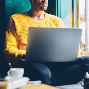 Laptop Symbolbild (Bild: BullRun / Adobe Stock)